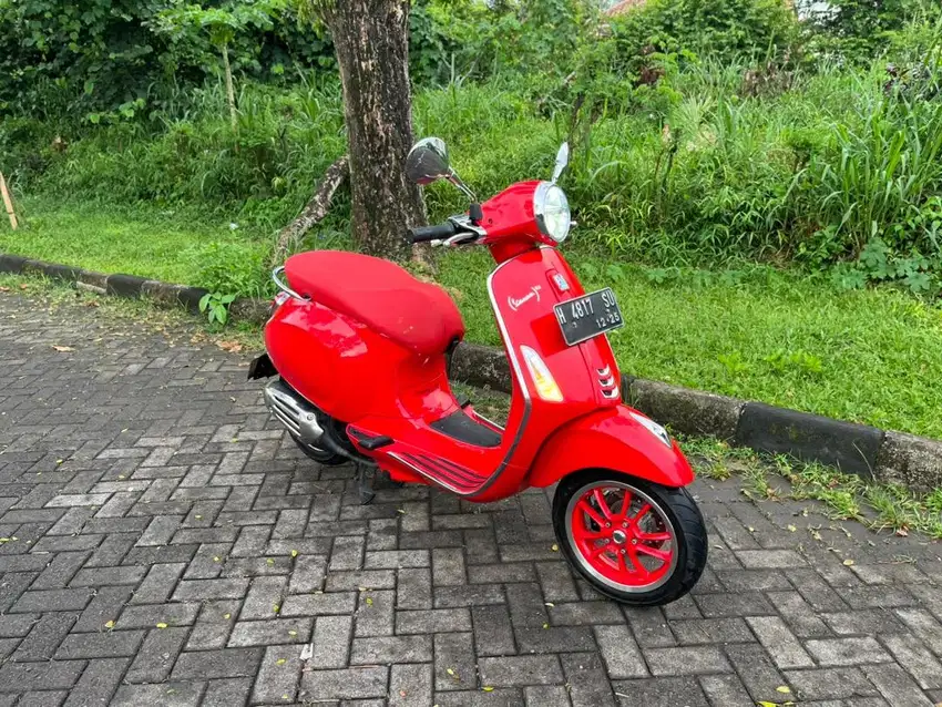 Vespa Primavera RED limited aids