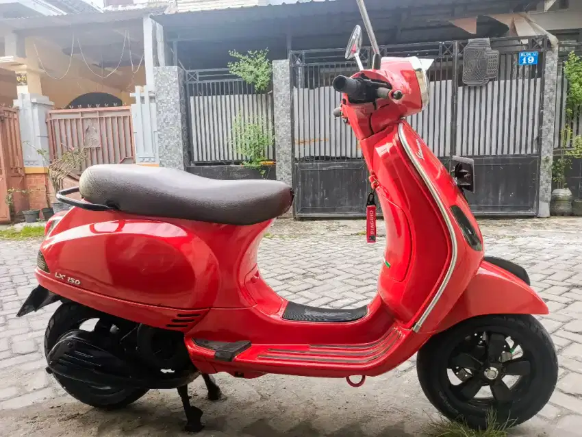 Piaggio Vespa Matic LX150 3V iE 2013 Lengkap