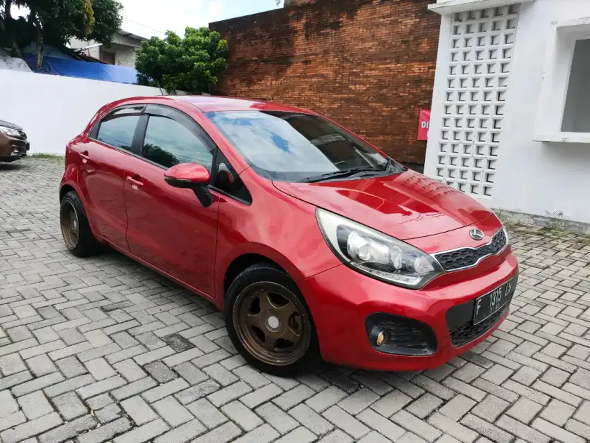 DP 15jtan / KIA Rio matic 2014 siap pakai