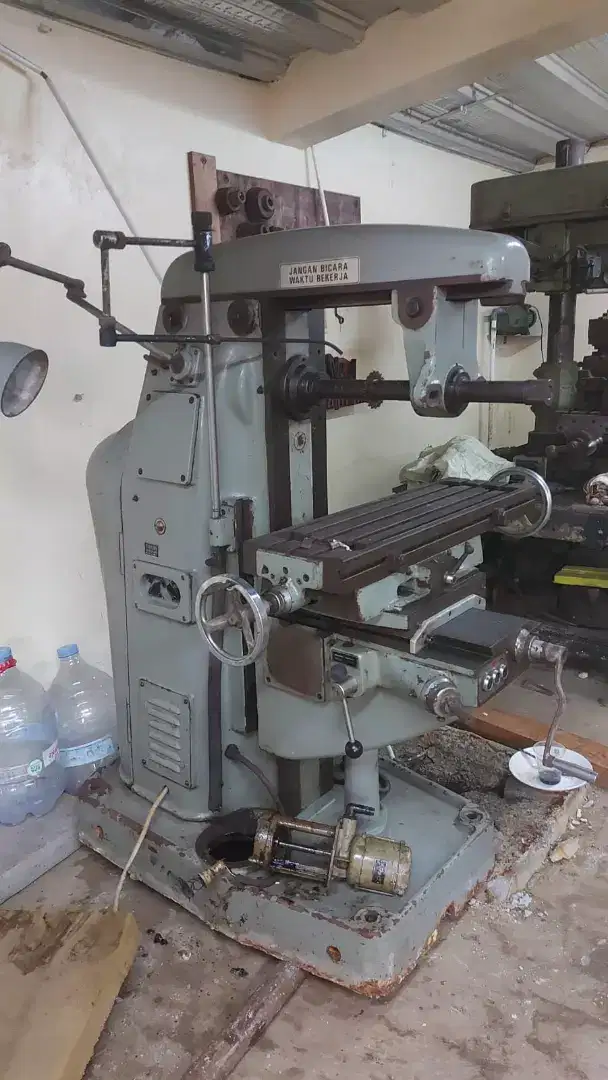 Jual 2 unit  UNIVERSAL MILLING MACHINE