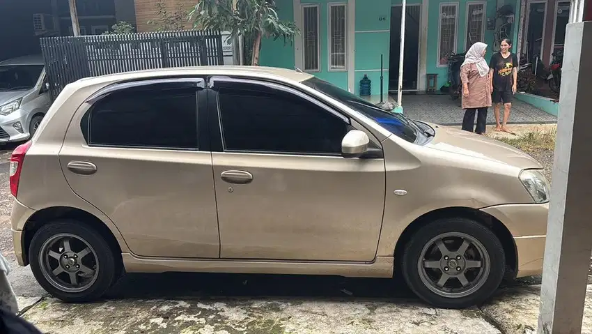 Etios Valco Coklat