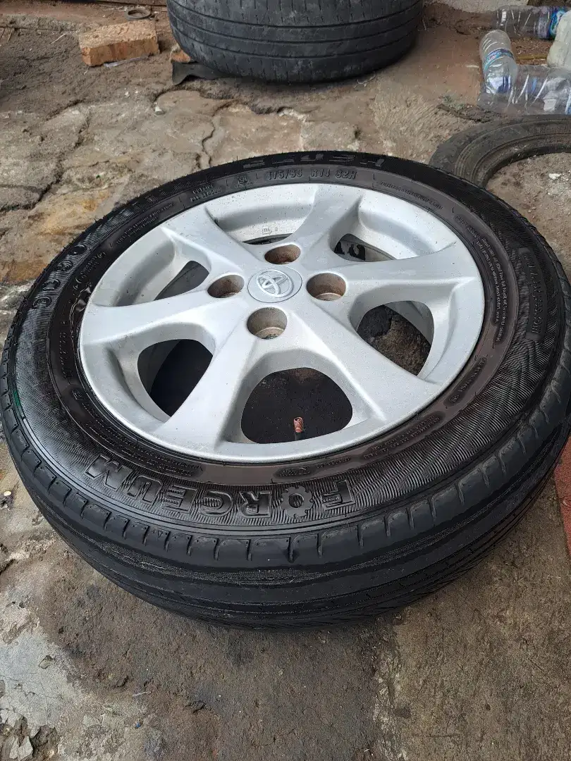 Velg dan ban r14 agya ayla satu ser 4pcs