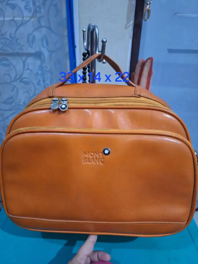 Tas branded mont
Mont blanc orange
Kulit asli Pemakaian pribadi 
Uk 33