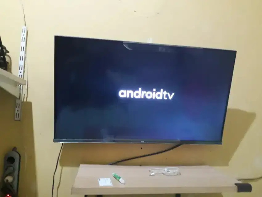 TV TCL ANDROID 40 INCH (KONDISI SECOND)