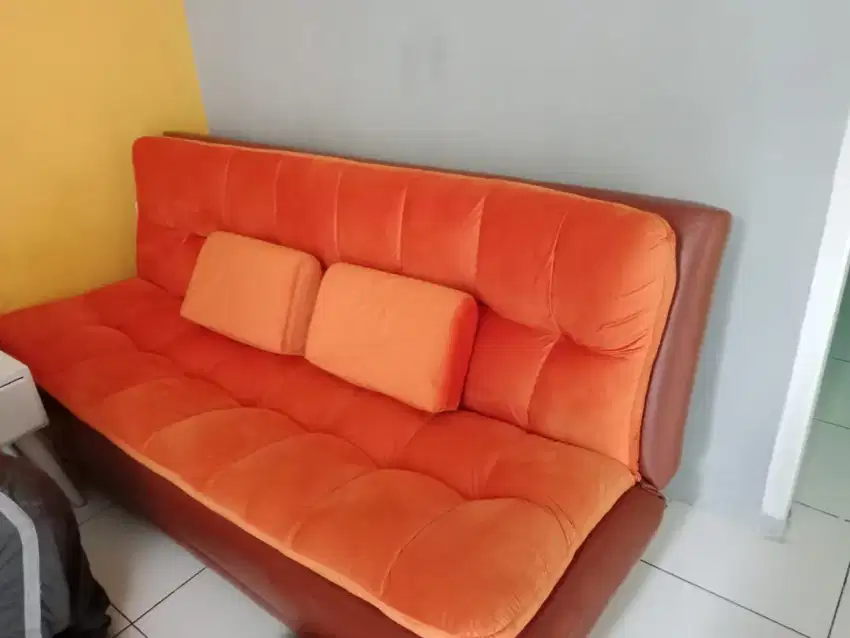 Sofabed orange empuk