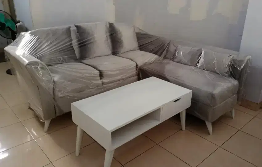 Sofa abu-abu minimalis