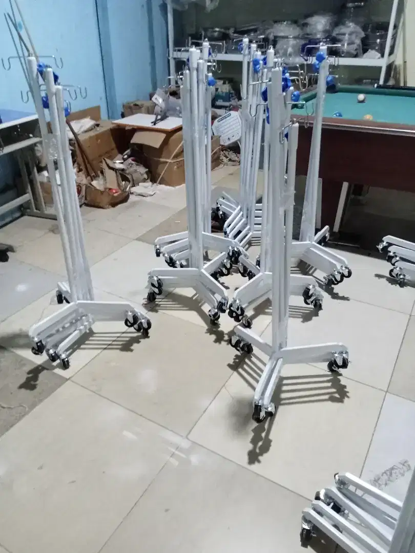 Tiang Infus kaki 3 besi