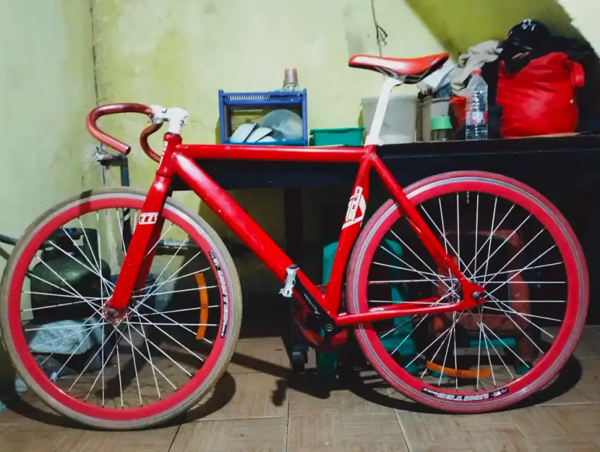 Sepeda Fixie United Soloist 77 fullbike Full Alloy Murah