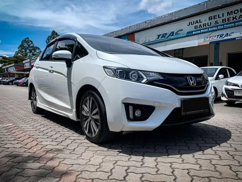 ISTIMEWA TERMURAH!! HONDA JAZZ 1.5 RS CVT MATIC 2015 PUTIH