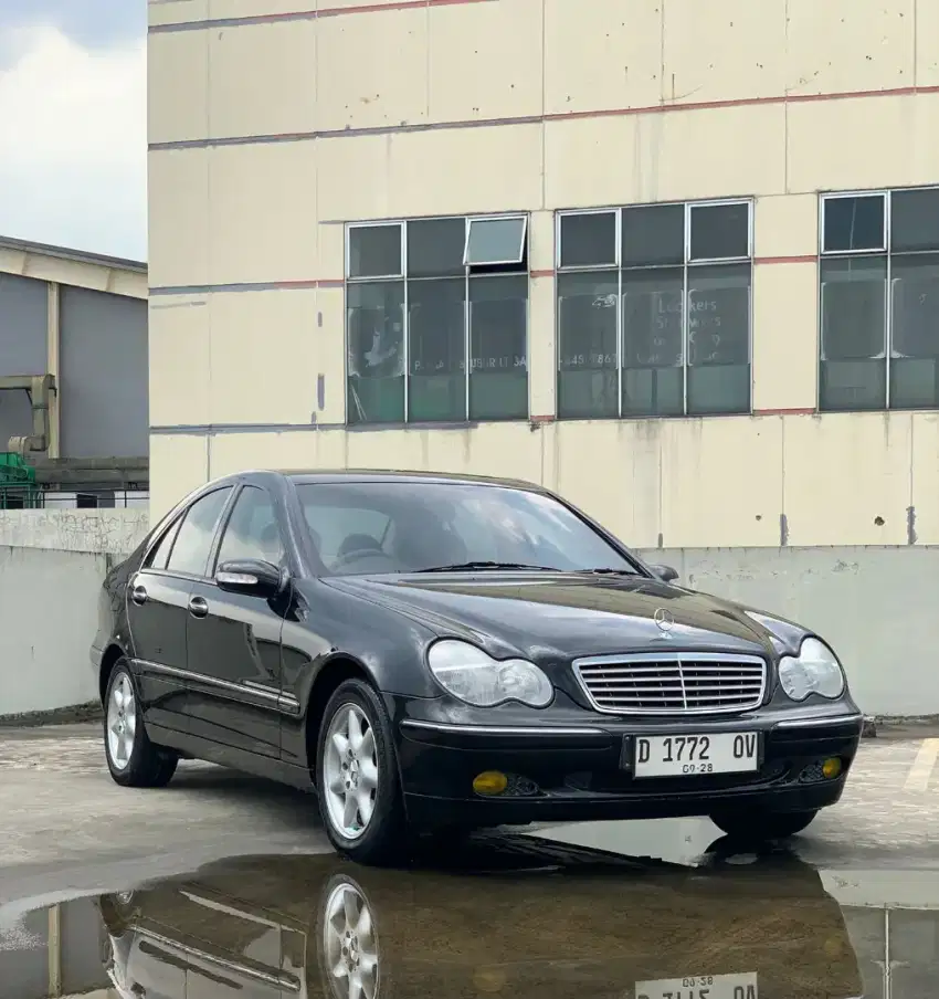 Mercedes Benz C240 AT W203
Tahun 2003