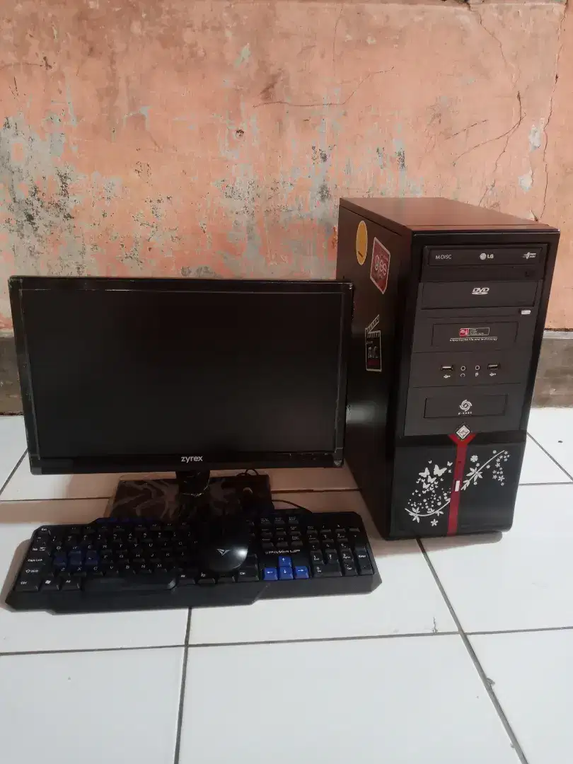 Core i5 3470 +Ram 8GB +VGA GT 220 +Monitor 19inch