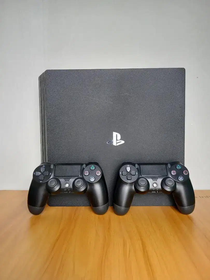 Sony PS4 Pro 1TB include 2 joystick