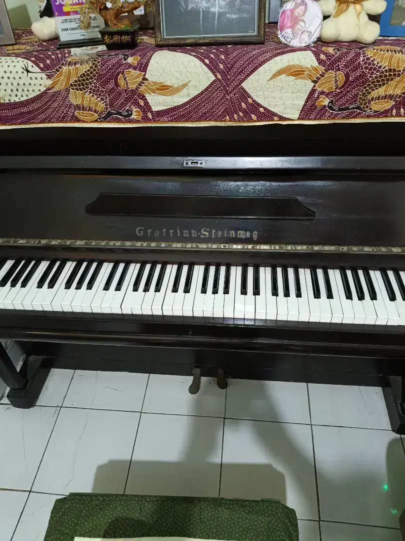 Di jual grand piano merk Grotrion Steinmerg