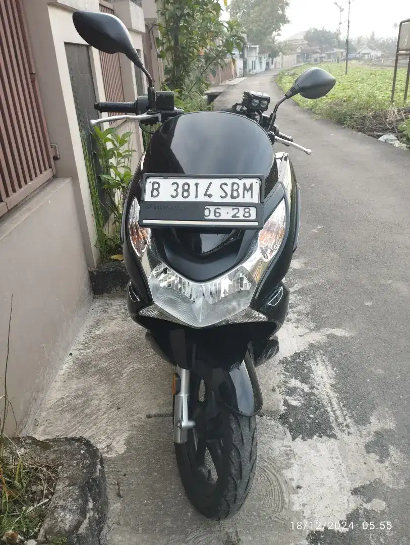 PCX 125 CBU, 2011, plat B, km27rb pajak panjang