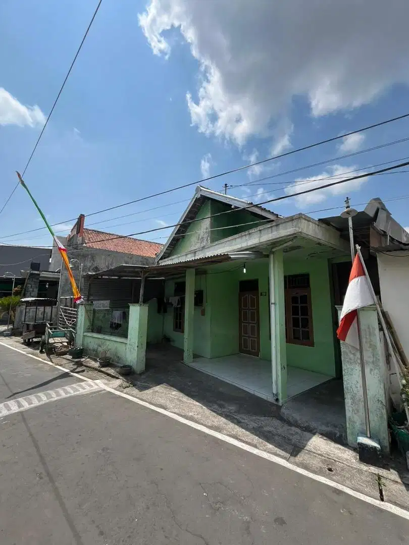 DIJUAL RUMAH STRATEGIS TENGAH KOTA