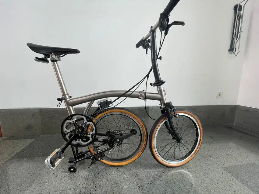 Sepeda brompton