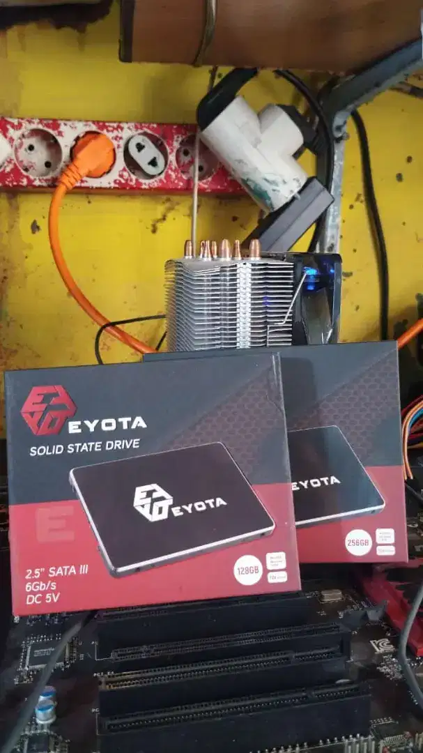 SSD merek Eyota 128gb sudah termasuk Instalasi