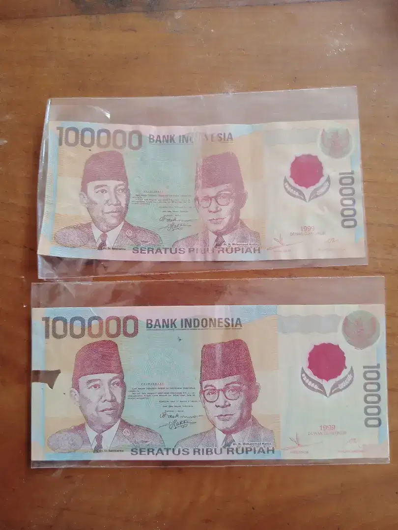 Uang kuno 100ribu Polymer tahun 1999.