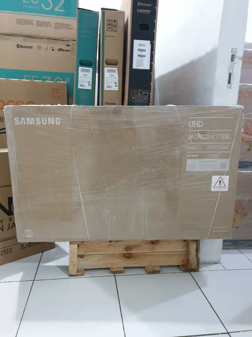 SAMSUNG SmartRV 43 inch 4K UHD. Baru