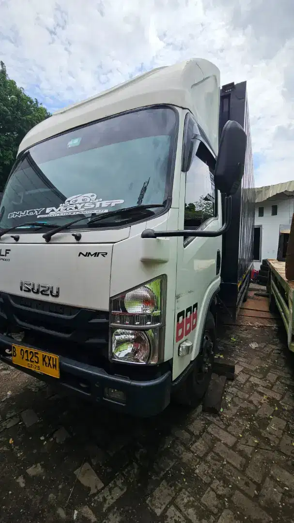 Isuzu NMR81 Long tahun 2023 Box Besi kontener