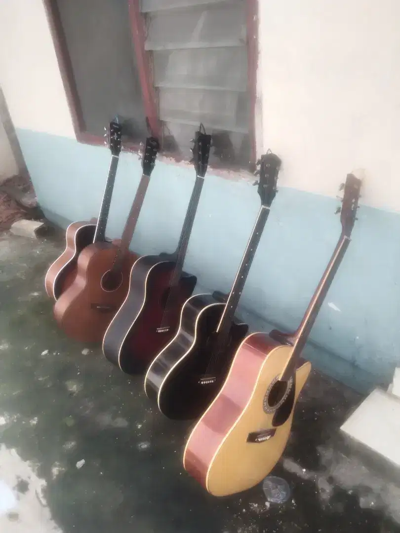 Di jual aja gitar akustik Yamaha tanam besi no minus siyap pake aja