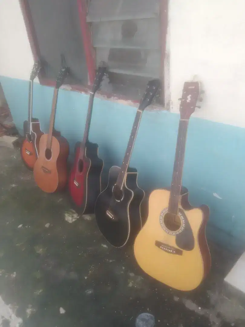 Di jual aja gitar akustik Yamaha tanam besi