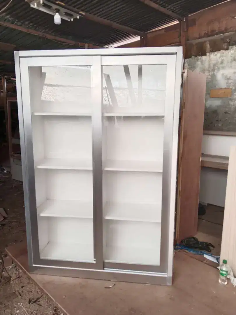 Lemari display terima custom