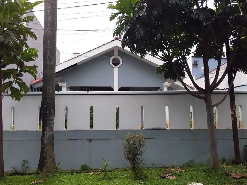 DIJUAL RUMAH MURAH HITUNG TANAH DI PERMATA HIJAU LOKASI PINGGIR JALAN