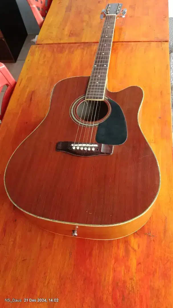 Dijual Gitar Akustik