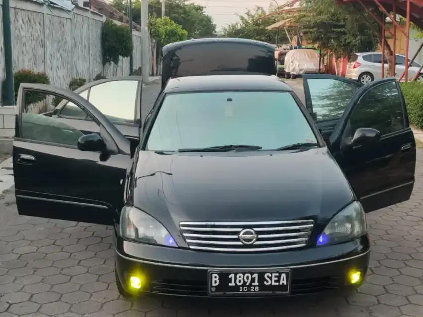 Jual sedan nissan sunyy 2008