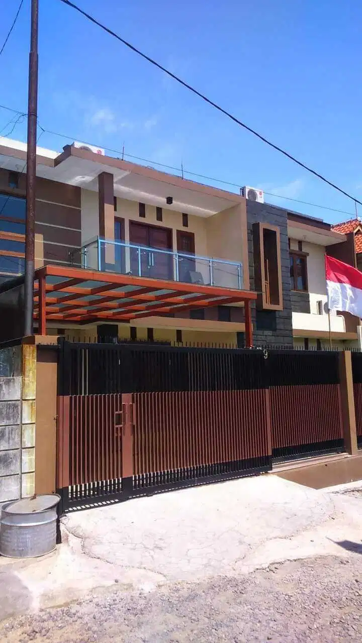 Rumah Cantik Jual Cepat 2 Lantai strategis di Komplek Pasteur Bandung