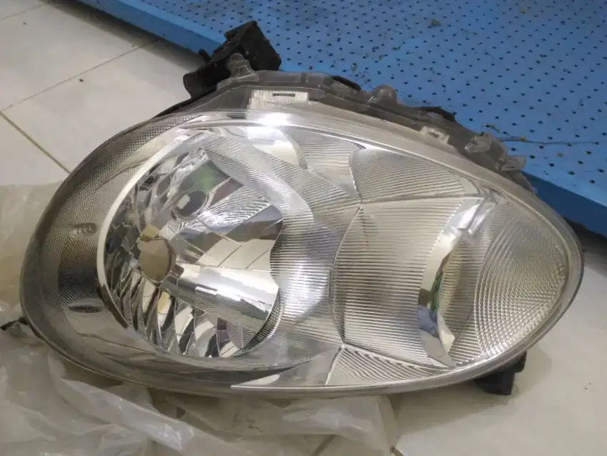 Headlamp nissan march