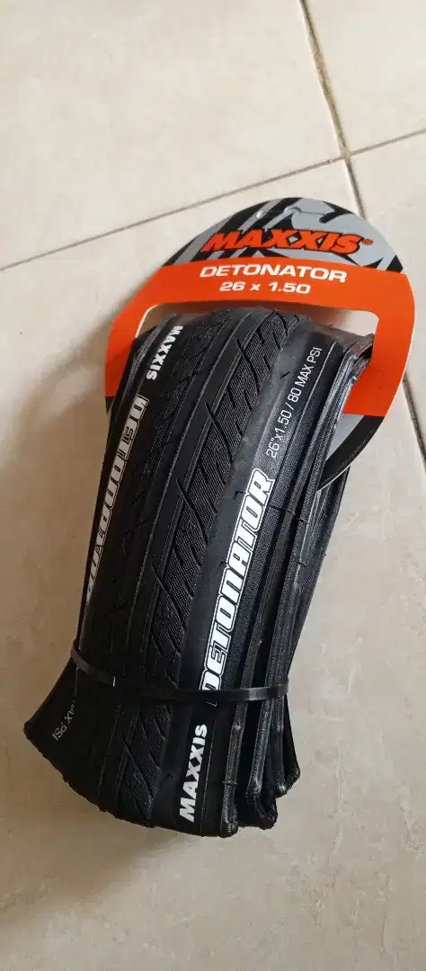 Ban Luar Sepeda Maxxis Detonator 26 x 1.50