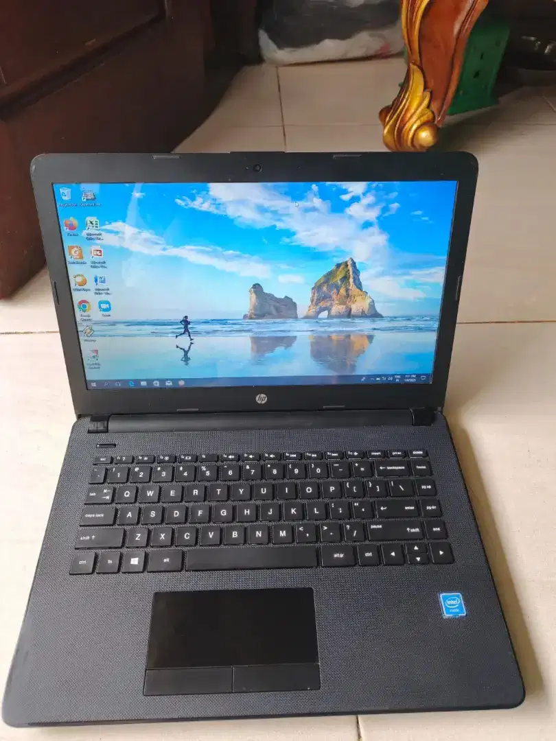 Laptop hp Ram 8gb layar 14 inch windows 10 no minus siap pake (Nego)