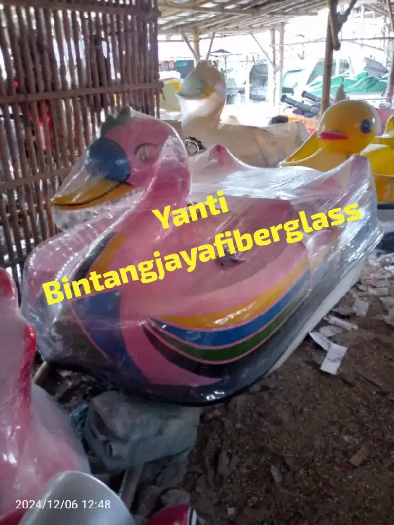 Sepeda air angsa sedang gowes,bebek bebekan ready stok, perahu