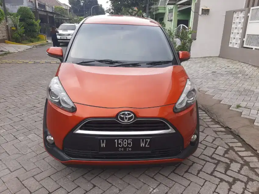 Toyota Sienta 1.5 V Automatic 2016