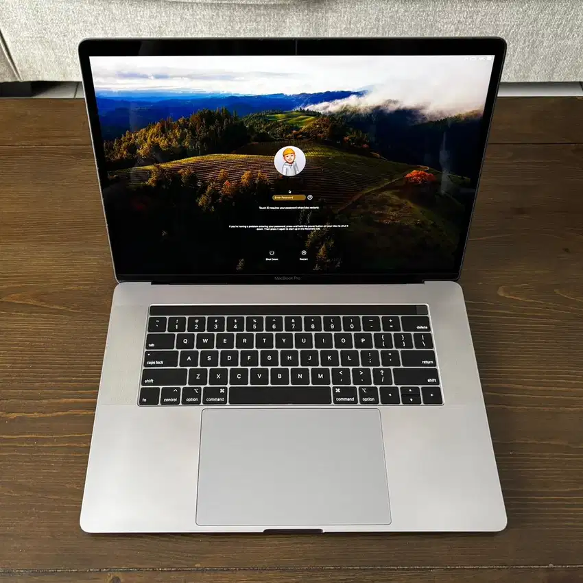 MacBook Pro 15 Intel Core i9 2.4Ghz 8 Core SSD 512