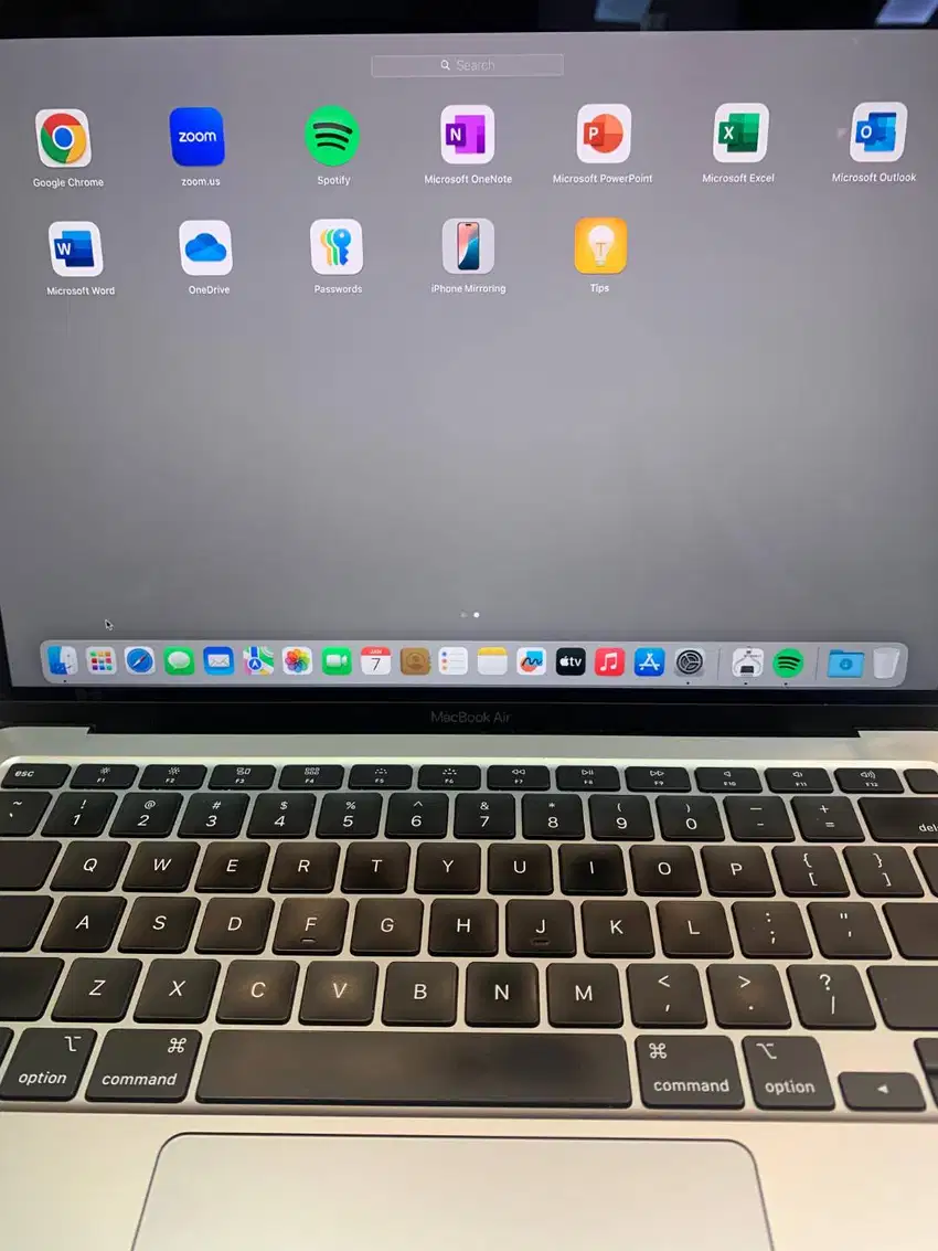 macbook air 2020 i3 8/256 GB