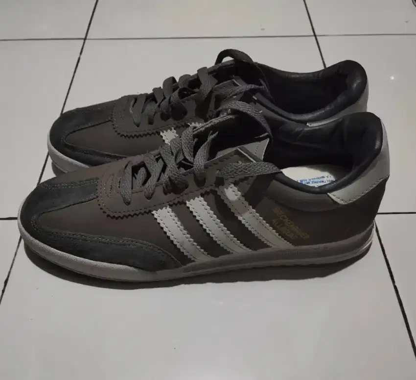 Dijual sepatu adidas no.42 insole 27