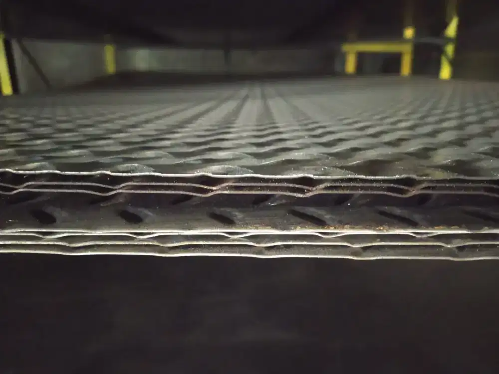 Plat besi bordes / bordest tebal 1mm Press