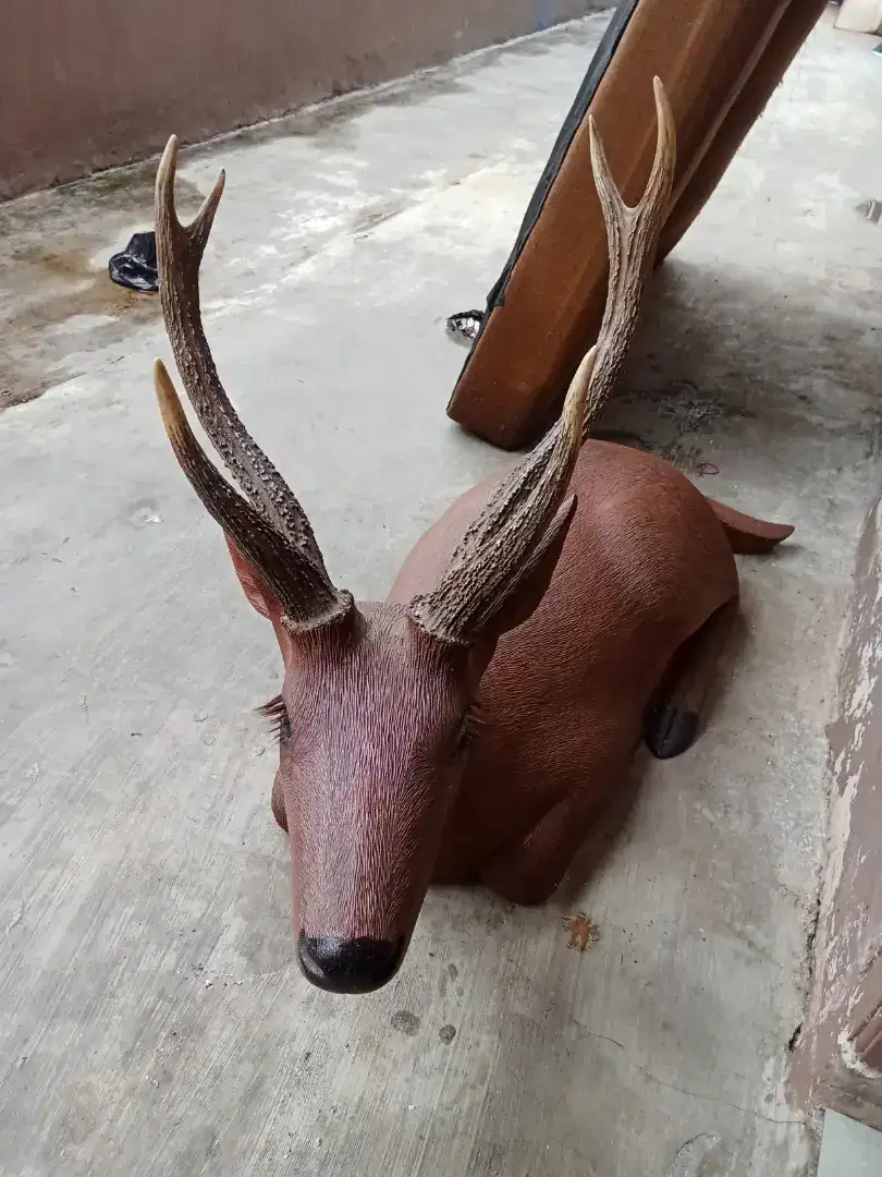 Patung rusa dari kayu