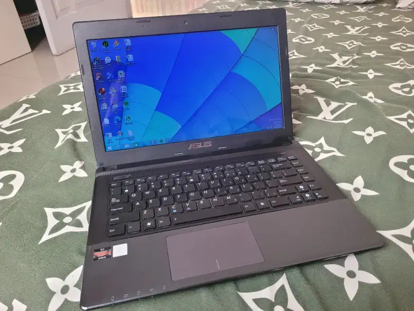 Laptop Asus X45U kondisi normal