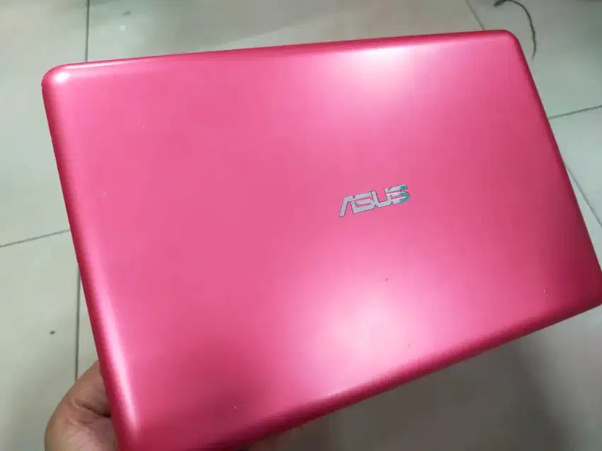 Dijual asus Warna pink Mulus SUDAH SSD siap pakai 24jam COD bogor