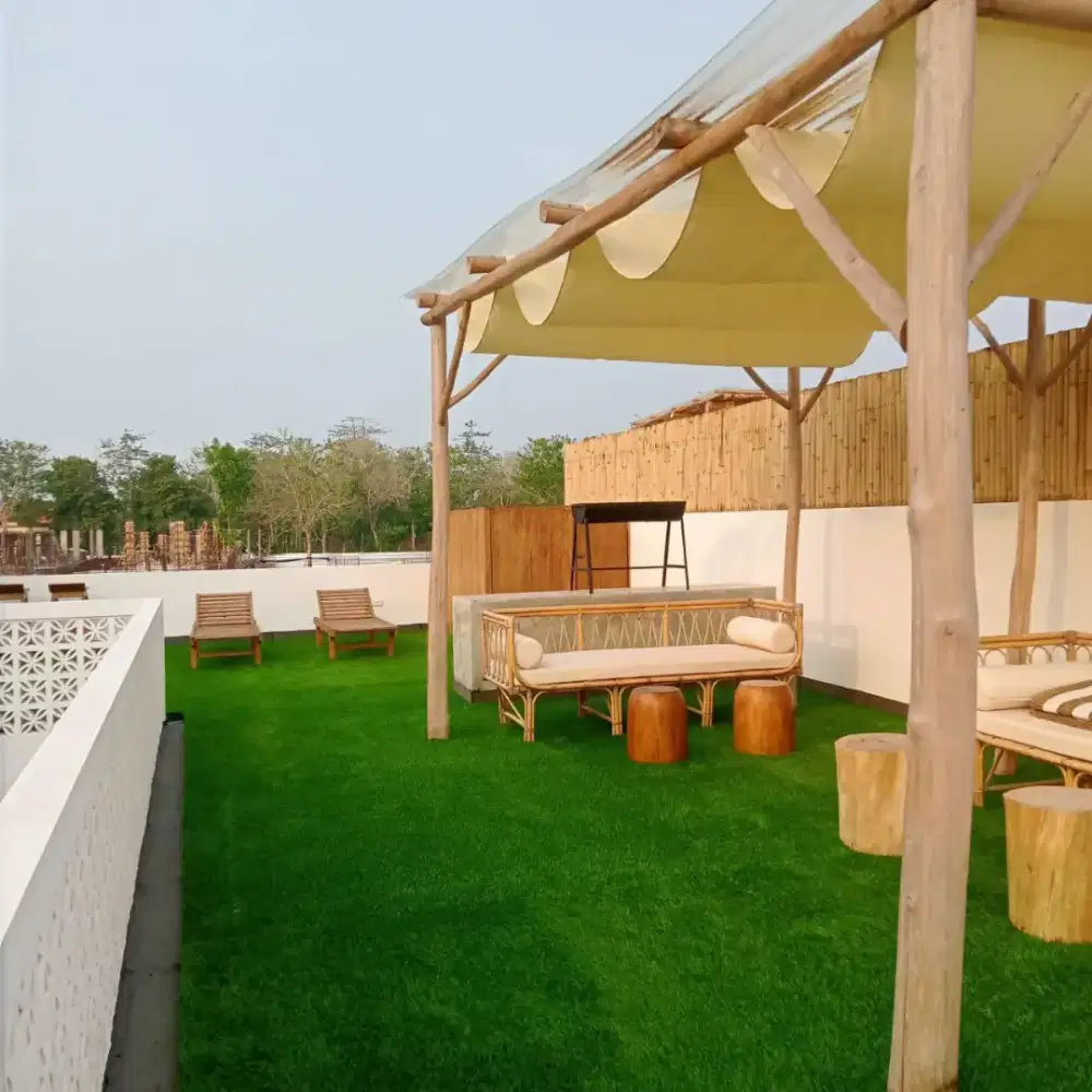 Taman dengan rumput sintetis