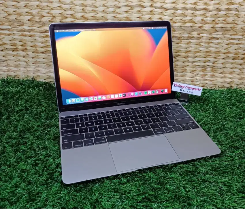 Macbook Retina 12 th 2017 super ringan cuma 0,9Kg