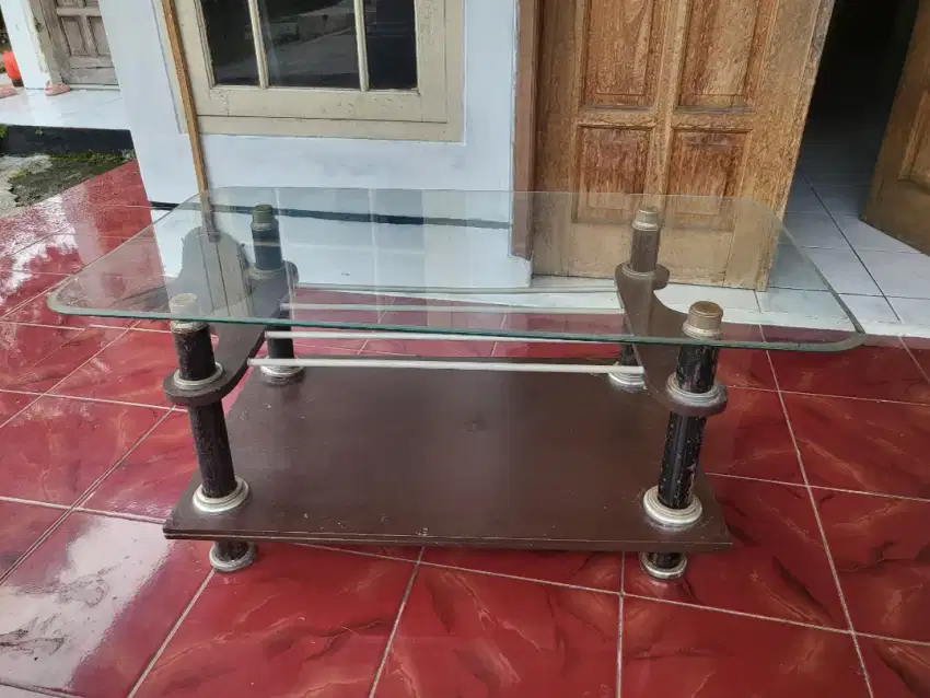 Meja kaca mulus