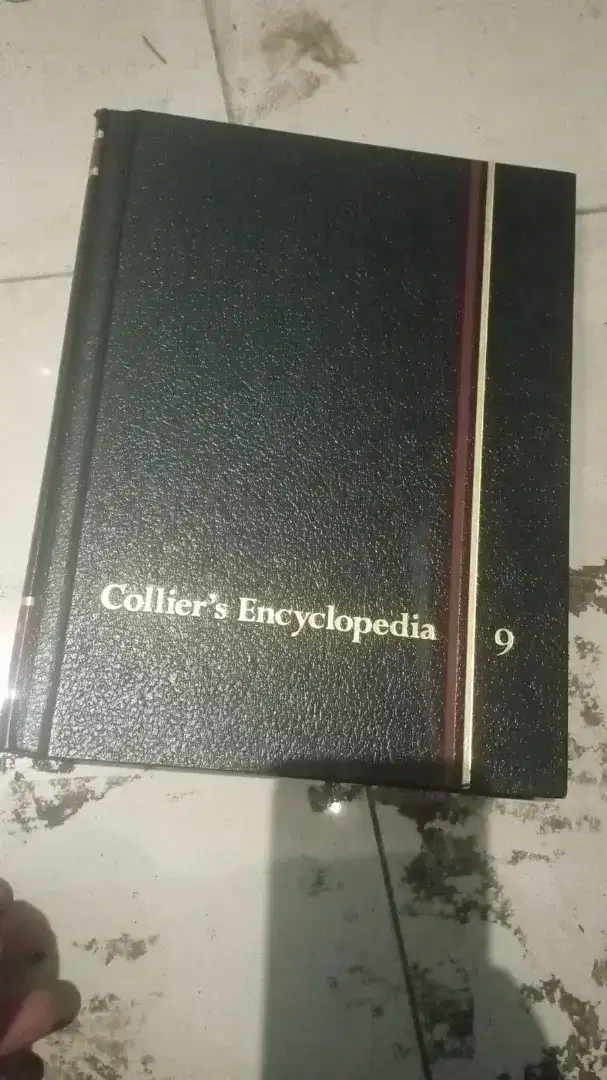 Buku ensiklopedi Colliers bekas