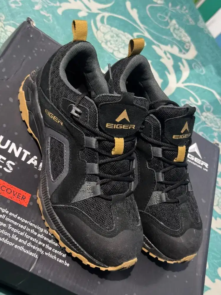 Sepatu outdoor Eiger Black Uk 37
