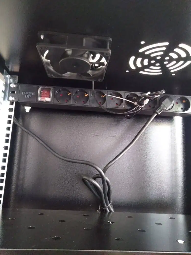 wallmount rack 9u depth 400mm switch hub sound system