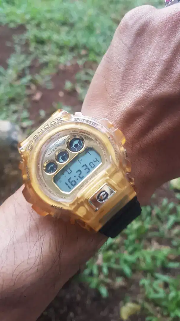 Jam tangan digital pria